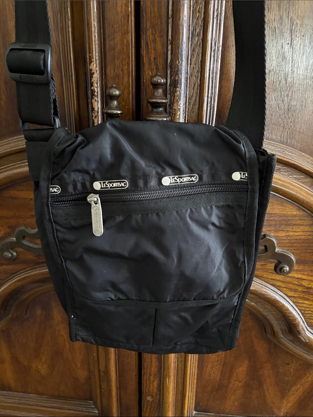 LeSportsac Small Black crossbody nylon bag - Picture 2 of 10